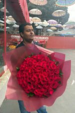 Buquê 100 Motivos para Amar – 100 Rosas Vermelhas Importadas Colombianas - Imagem 3