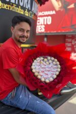 Buquê Coração Doce Amor – Rosas Vermelhas com Ferrero Rocher e Raffaello - Imagem 2