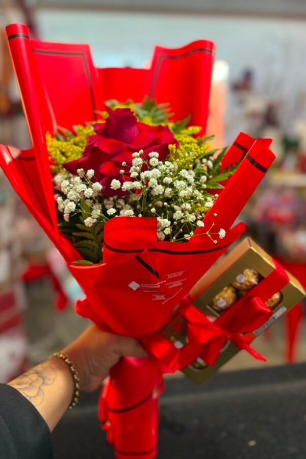Kit Love 3 – Ramalhete de Rosas Vermelhas com Caixa de Ferrero Rocher