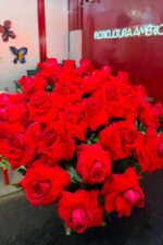 Buquê Quero Você com 50 Rosas Vermelhas Colombianas Importadas - Imagem 3