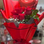 Buquê de Rosas Importadas América Red com Balão e Embalagem Coreana