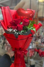 Buquê de Rosas Importadas América Red com Balão e Embalagem Coreana - Imagem 4