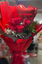 Buquê de Rosas Importadas América Red com Balão e Embalagem Coreana - Imagem 6