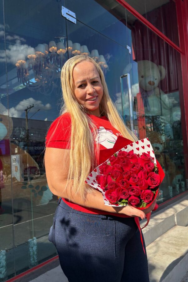 Buquê Rosa em Dobro com 24 Rosas Vermelhas