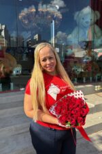 Buquê Rosa em Dobro com 24 Rosas Vermelhas - Imagem 2