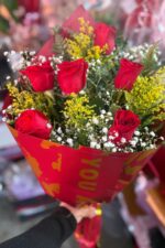 Ramalhete Quero Você II – 6 Rosas Vermelhas com Tango e Mosquitinho - Imagem 3