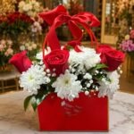 Arranjo com Rosas Vermelhas e Calábrias Brancas