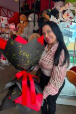 Buquê Luxo Eterno com 50 Rosas Vermelhas Importadas e Embalagem Especial - Imagem 2