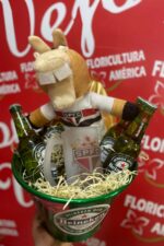 Balde de Cerveja Heineken com Cavalinho do São Paulo e Caneca - Imagem 4