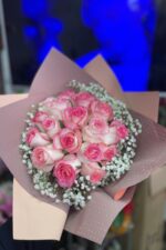 Buquê de 30 Rosas com Embalagem Coreana e Complementos - 30 Amores - Imagem 2