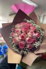 Buquê de 30 Rosas com Embalagem Coreana e Complementos - 30 Amores - Imagem 3