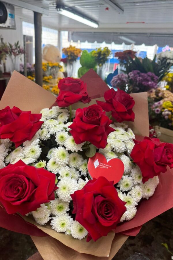 Buquê de Rosas Importadas e Pinóquio no Kraft - Sonho Meu