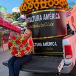 Entrega Especial de Luxo na Caminhonete RAM com Buquê de Rosas Vermelhas