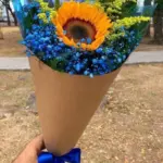 Ramalhete Van Gogh com Girassol e Mosquitinho Azul no Kraft