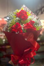 Ramalhete de 3 Rosas Colombianas Vermelhas com Embalagem Coreana - Imagem 3