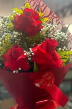 Ramalhete de 3 Rosas Colombianas Vermelhas com Embalagem Coreana - Imagem 4
