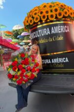 Super Buquê de Rosas Vermelhas na Caminhonete RAM com Sessão de Fotos - Imagem 2