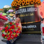Super buque gigante de rosas vermelhas com entrega especial na caçamba da caminhonete RAM para fotos e videos